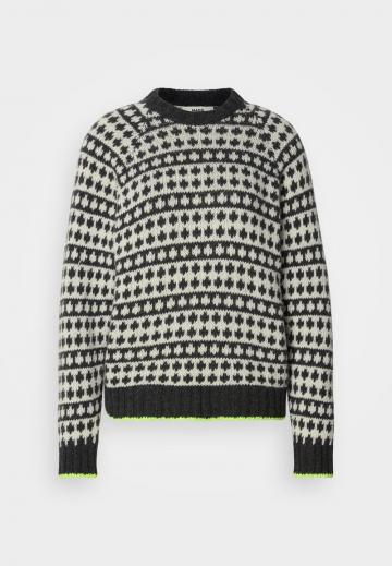 Длинный пуловер