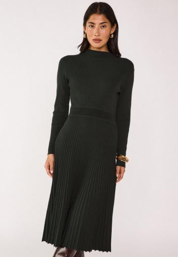 Вязаное платье