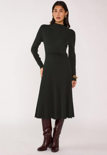 Вязаное платье