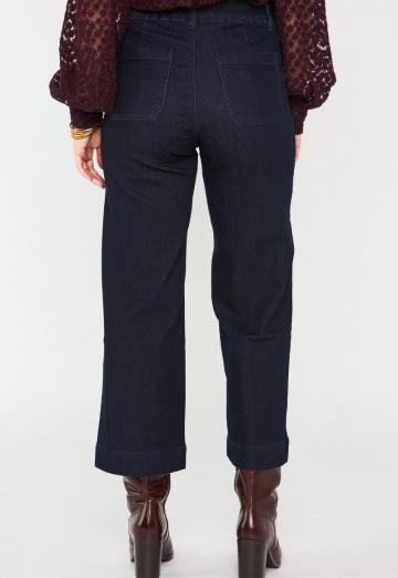 Короткие джинсы