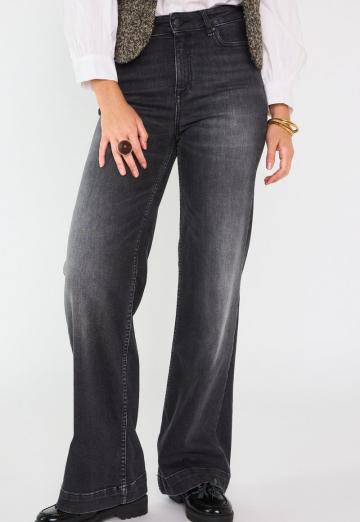 Клешеные джинсы
