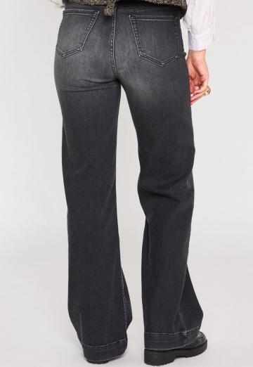 Клешеные джинсы