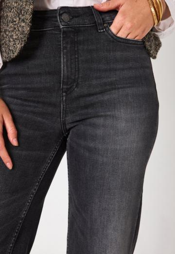 Клешеные джинсы