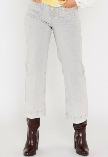 Короткие джинсы