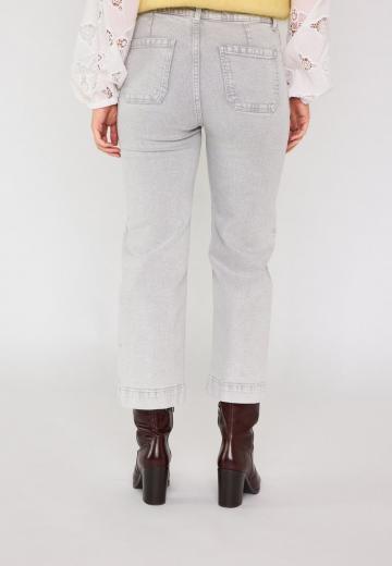 Короткие джинсы