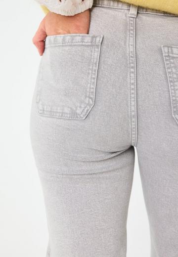 Короткие джинсы