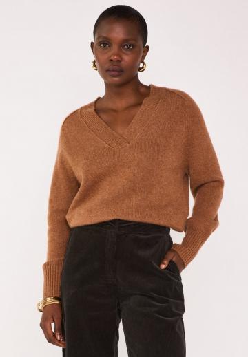 Пуловер с вырезом V