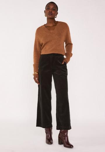 Пуловер с вырезом V