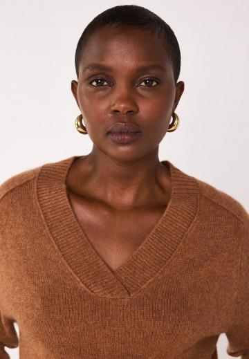 Пуловер с вырезом V