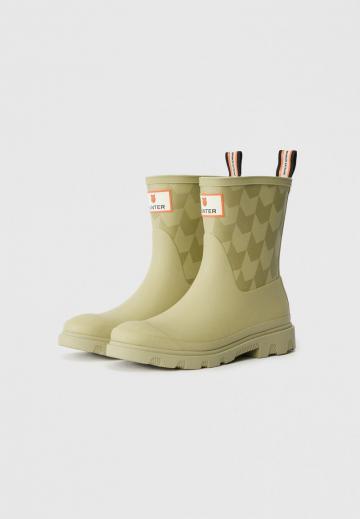 Резиновые сапоги