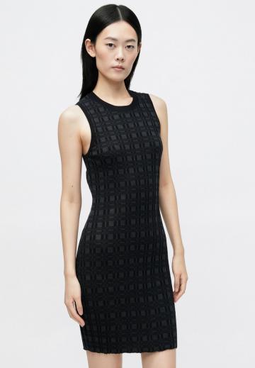 Вязаное платье