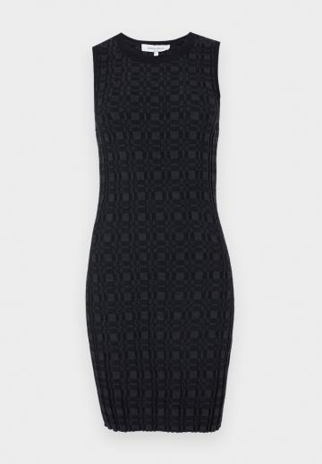 Вязаное платье