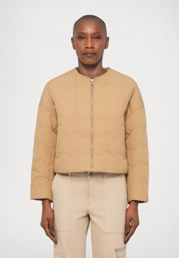 Короткая куртка