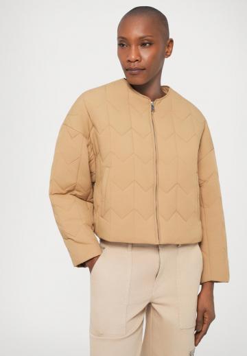 Короткая куртка