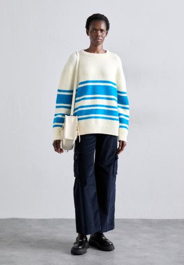 Пуловер в полоску