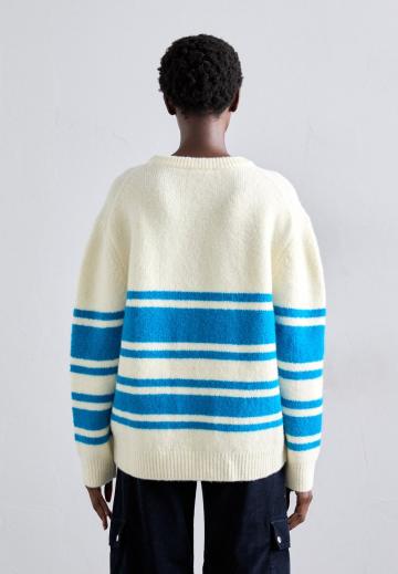 Пуловер в полоску