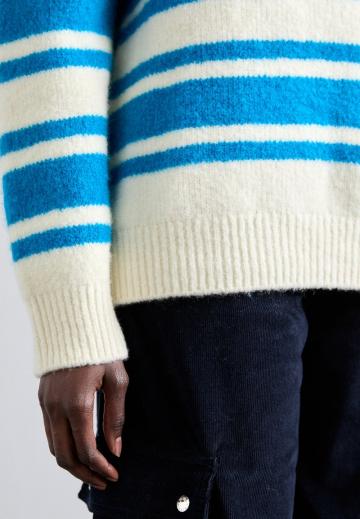 Пуловер в полоску