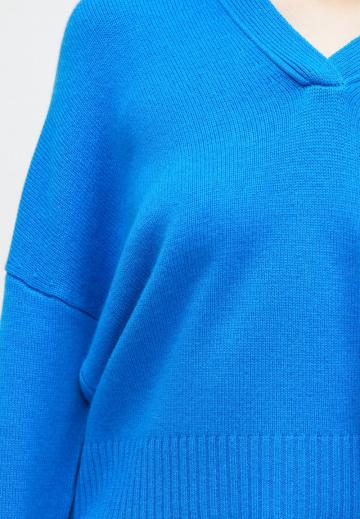 Пуловер с вырезом V