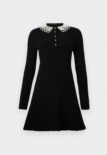 Вязаное платье