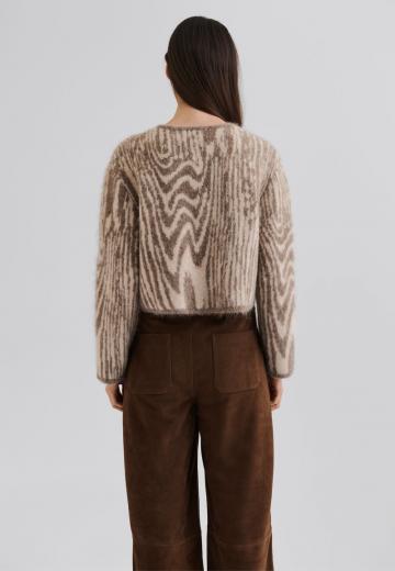 Жаккардовая вязаная кофта