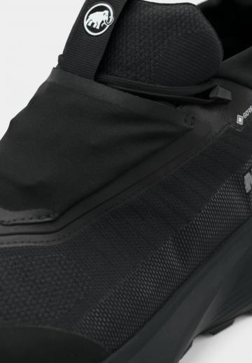 Походные кроссовки