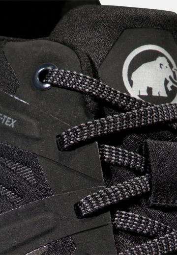 Походные кроссовки