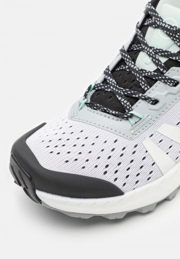 Походные ботинки