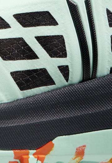 Беговые кроссовки