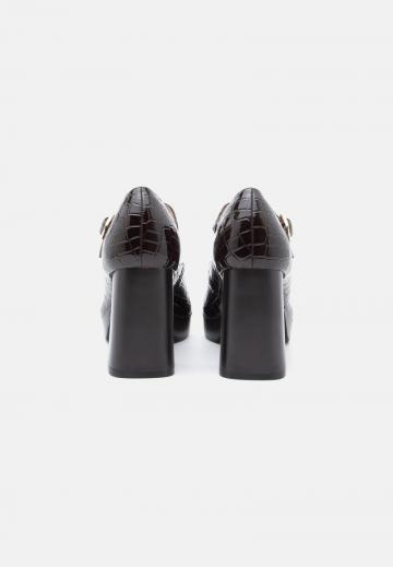 Туфли на высоком каблуке