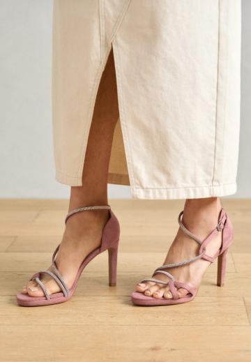 Туфли с ремешком