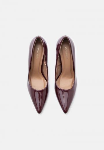 Высокие сапоги