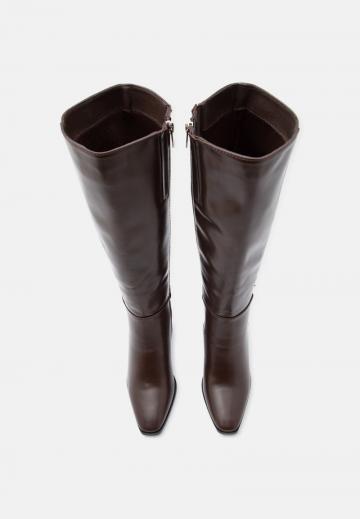 Высокие сапоги