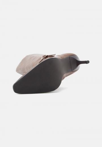 Высокие сапоги