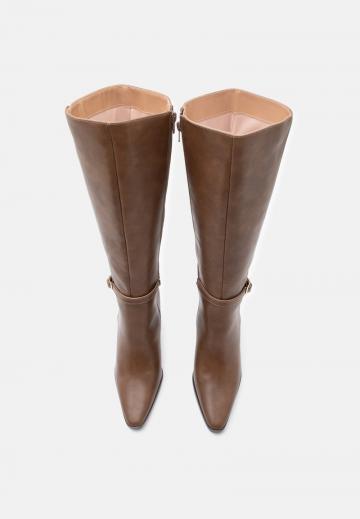 Высокие сапоги