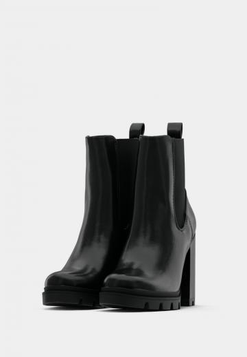 Полусапожки на высоком каблуке