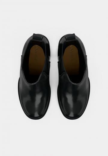 Полусапожки на высоком каблуке