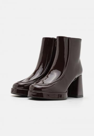 Полусапожки на высоком каблуке