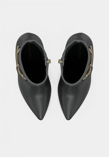 Полусапожки на высоком каблуке