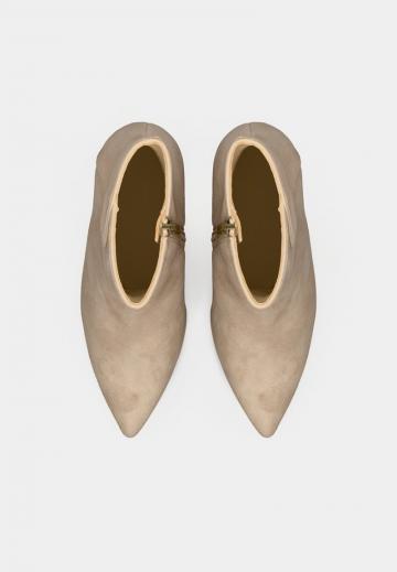 Полусапожки на высоком каблуке