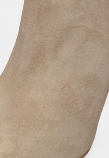 Полусапожки на высоком каблуке