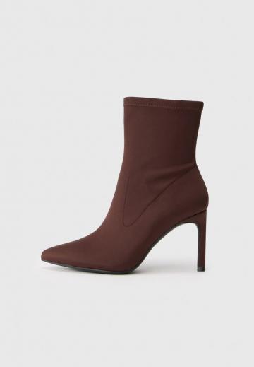 Высокие сапоги