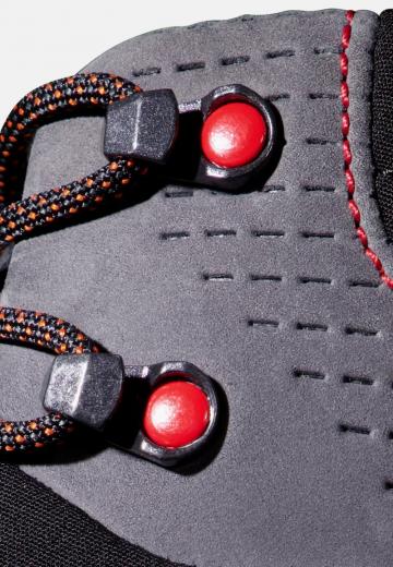 Походные кроссовки