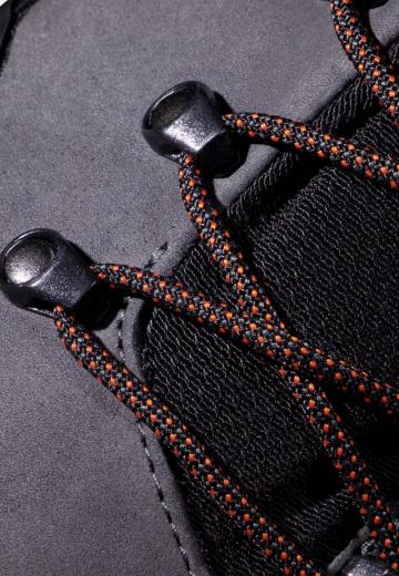 Походные кроссовки