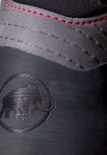 Походные кроссовки