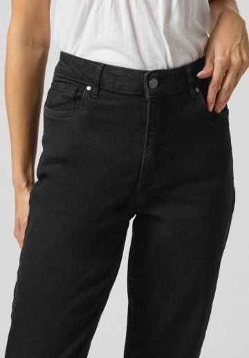 Короткие джинсы