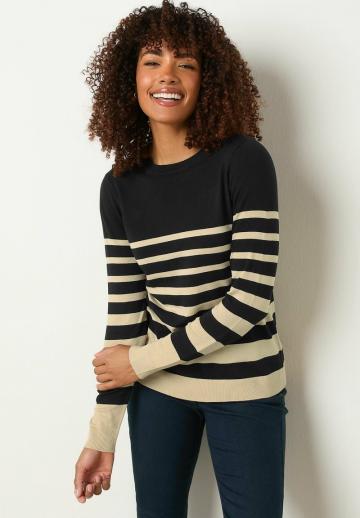 Пуловер в полоску