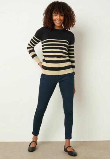Пуловер в полоску
