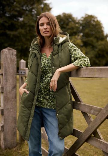 Длинный жилет