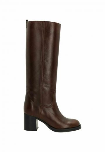 Высокие сапоги