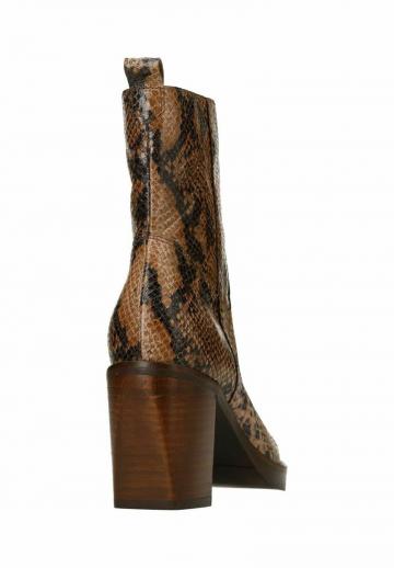 Полусапожки на высоком каблуке